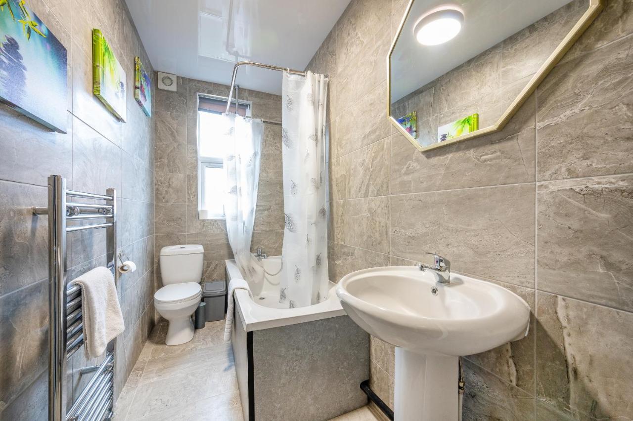 *Rb12S* For Your Most Relaxed & Cosy Stay + Free Parking + Free Fast Wifi * Leeds  Esterno foto